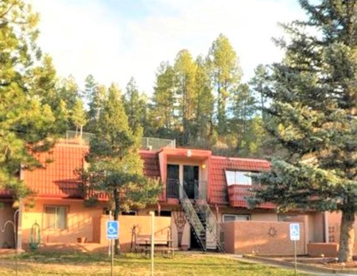 Resort Pinecliff Village Hollywood