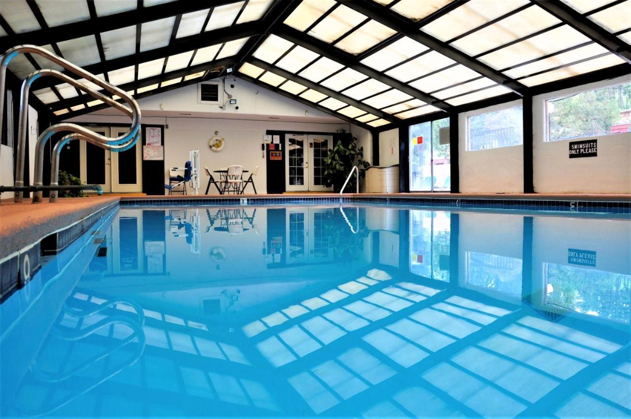 Pinecliff Village 3*