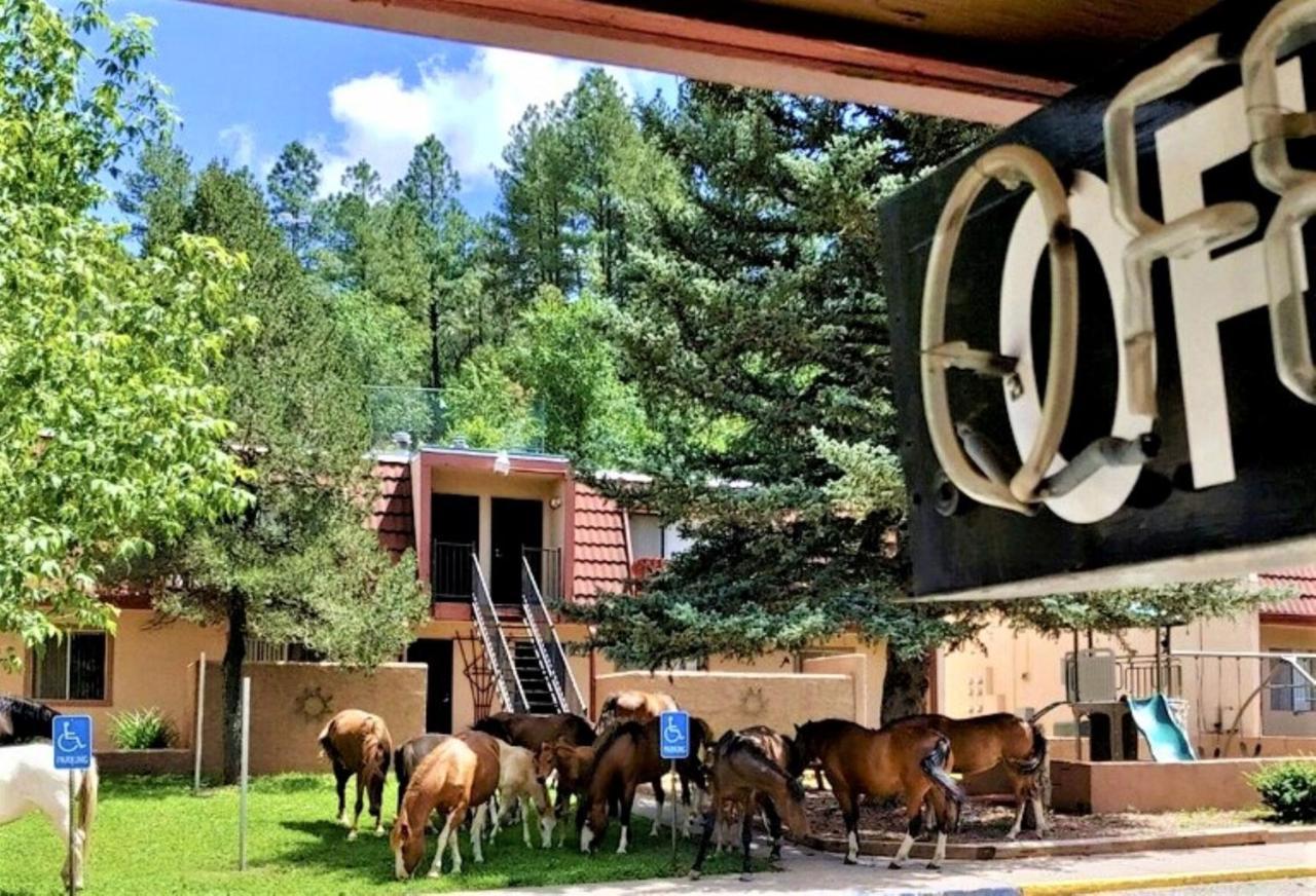 Pinecliff Village 3*