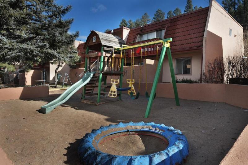 Pinecliff Village 3*